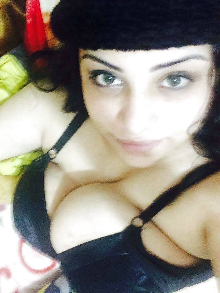 Amateur Big Boobs huge boobs beautiful eyes arab girl 4750919 12