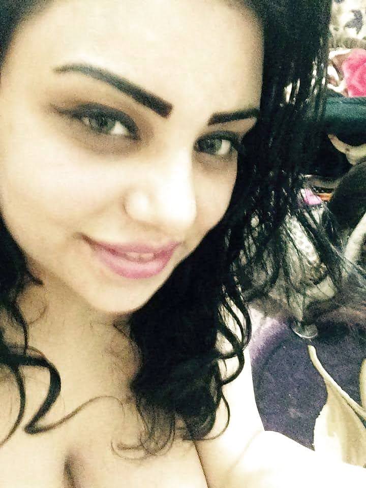 Amateur Big Boobs huge boobs beautiful eyes arab girl 4750919 7